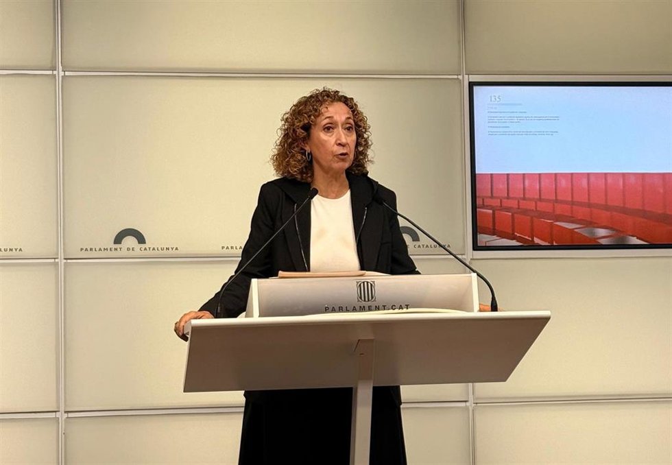 La portavoz de ERC en el Parlament, Ester Capella, en rueda de prensa.