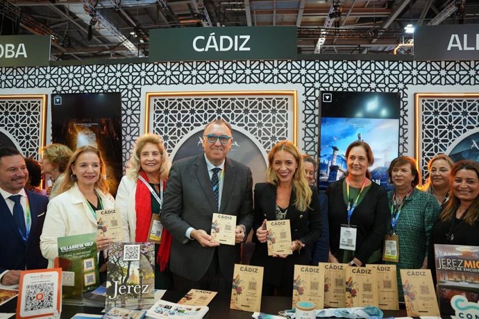 Almudena Martínez con Arturo Bernal en la World Travel Market.