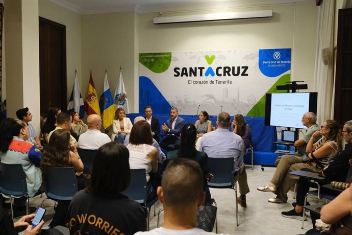 Reunión entre el Ayuntamiento de Santa Cruz de Tenerife y colectivos empresariales para abordar la situación del sinhogarismo