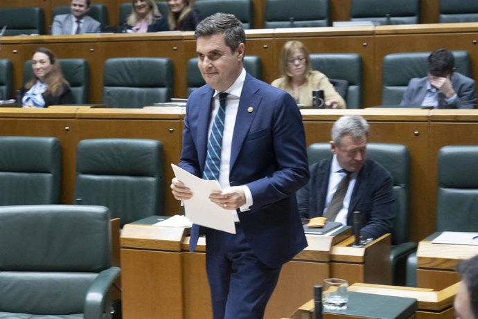 Archivo - El consejero de Industria, Transición Energética y Sostenibilidad, Mikel Jauregi