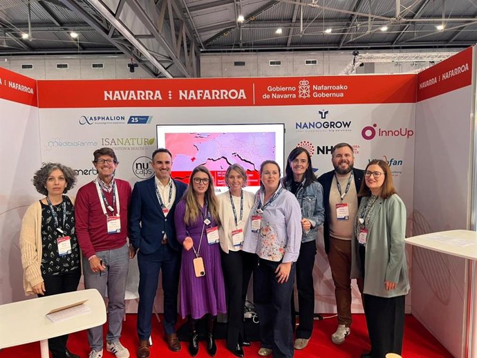 Representantes de las empresas y del Plan Internacional de Navarra en el stand agrupado del Gobierno de Navarra en la feria Bio-Europe, en Viena.