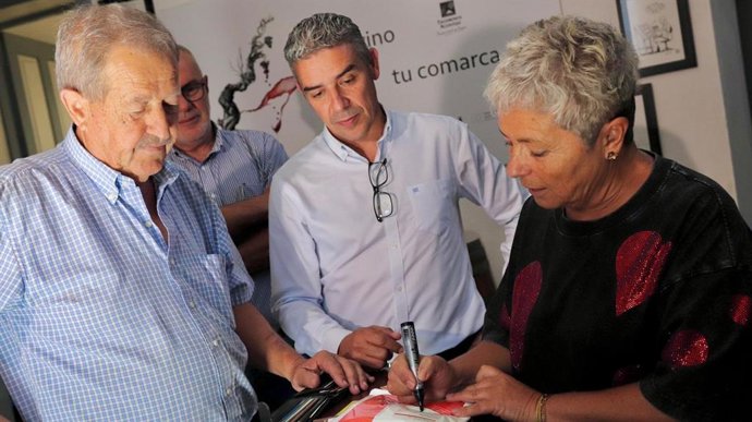 El consejero de Agricultura, Ganadería y Pesca del Gobierno de Canarias, Narvay Quintero, en una reunión con los consejos reguladores para abordar la plaga de filoxera en Tenerife