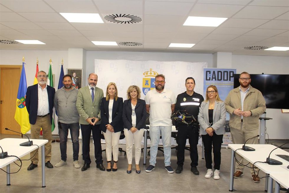 El Ayuntamiento de San Juan de Aznalfarache junto con la Asociación de Unidades Aéreas de Andalucía (UAS) y la Unidad Aérea de la Policía Local (UAP) de San Juan de Aznalfarache organizan el IV Congreso Andaluz de Drones en Operaciones Policiales (Cadop)