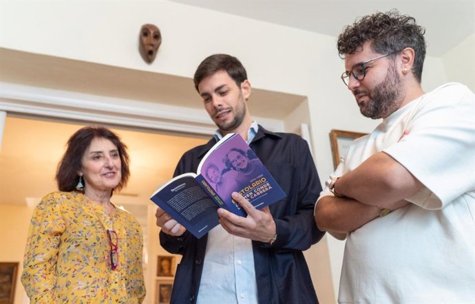 El concejal de Cultura, Ignacio Jaúdenes, visita el Museo Carmen Conde Antonio Oliver, en el centro cultural Ramón Alonso Luzzy