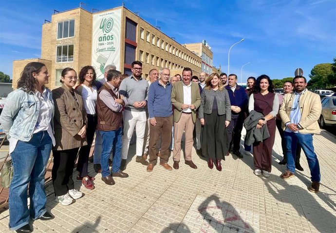 Representantes del PP de Huelva en el Hospital de Riotinto.