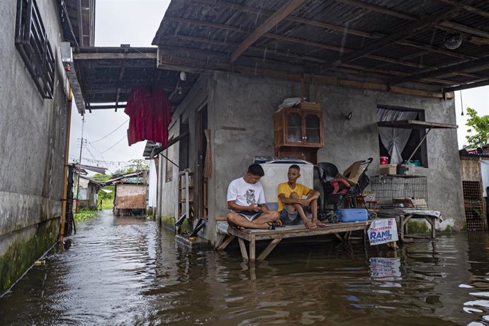 Archivo - Imagen de archivo de una calle inundada en Filipinas.
