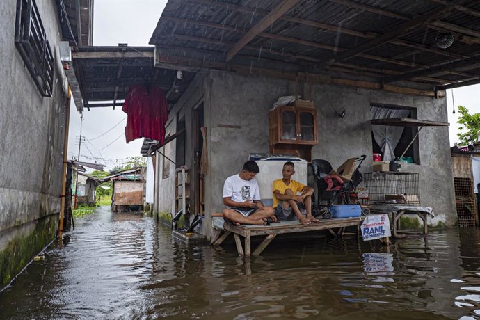 Archivo - Imagen de archivo de una calle inundada en Filipinas.