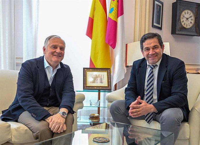 El presidente de la Diputación provincial, Miguel Ángel Valverde, ha mantenido una reunión de trabajo con el alcalde de Ciudad Real, Francisco Cañizares