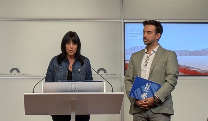 La diputada d'AC Rosa Maria Soberana i el secretari de comunicació de la formació, Lluís Areny