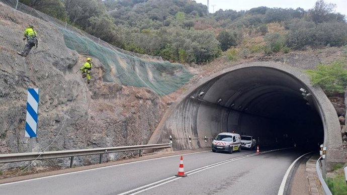 Prrotección de taludes en la N-232, en los túneles de Oña (Burgos).