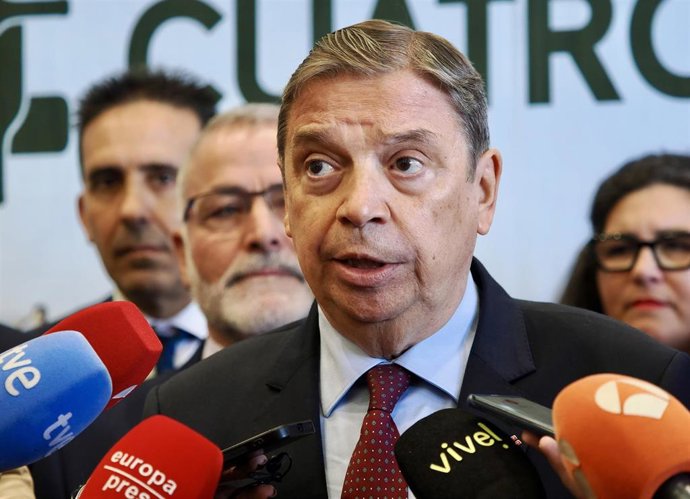 El ministro de Agricultura, Pesca y Alimentación, Luis Planas, inaugura las nuevas instalaciones de Bodega Cuatro Rayas, a 3 de noviembre de 2025, en La Seca, Valladolid, Castilla y León (España). 