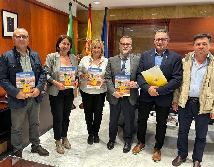 COAG presenta en la Consejería de Educación de la Junta de Andalucía su proyecto "Por una educación basada en el conocimiento de nuestra riqueza agroalimentaria".