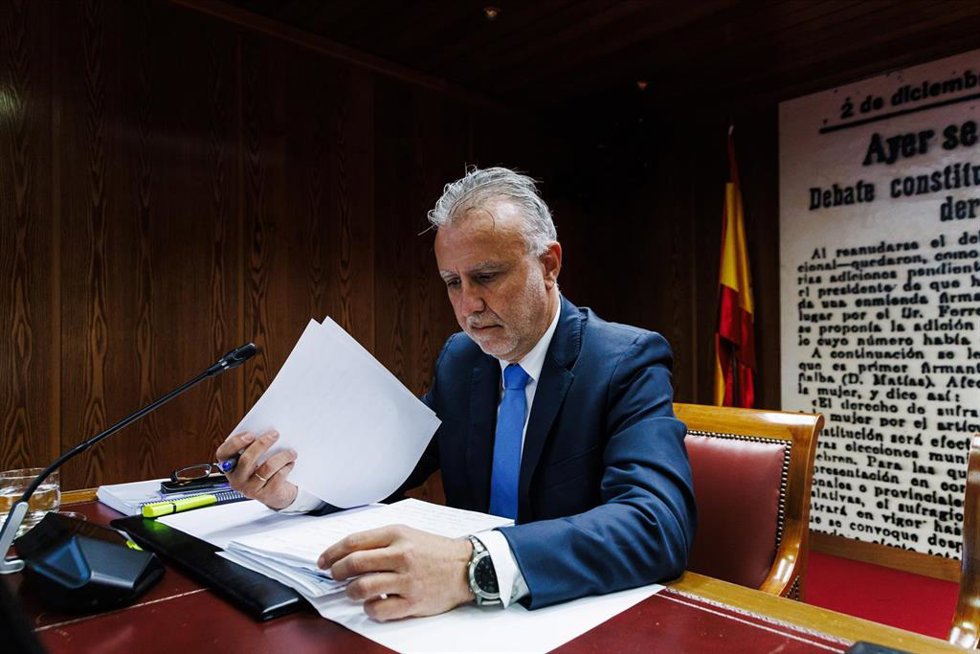 Archivo - El ministro de Política Territorial y Memoria Democrática, Ángel Víctor Torres, comparece en la Comisión de Investigación por el caso Koldo, en el Senado, a 28 de noviembre de 2024, en Madrid (España). 