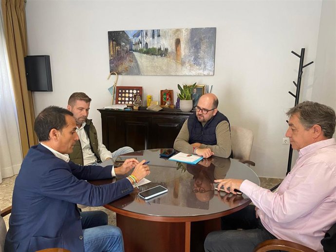 Reunión sobre la situación del colegio Santísimo Cristo de la Vera-Cruz.