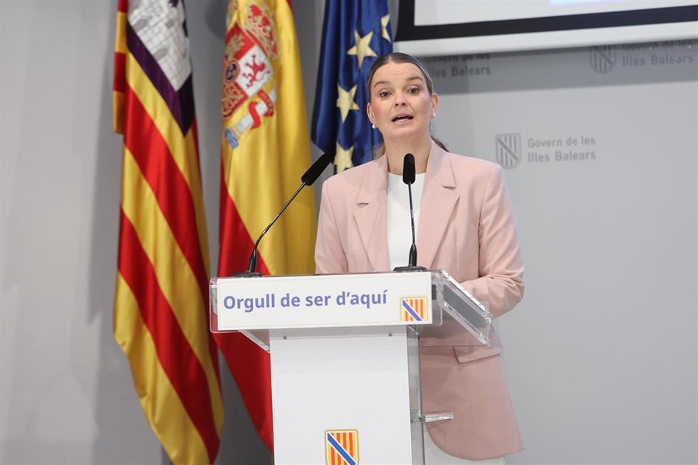 Archivo - La presidenta del Govern balear, Marga Prohens, en rueda de prensa. Recurso. Archivo.