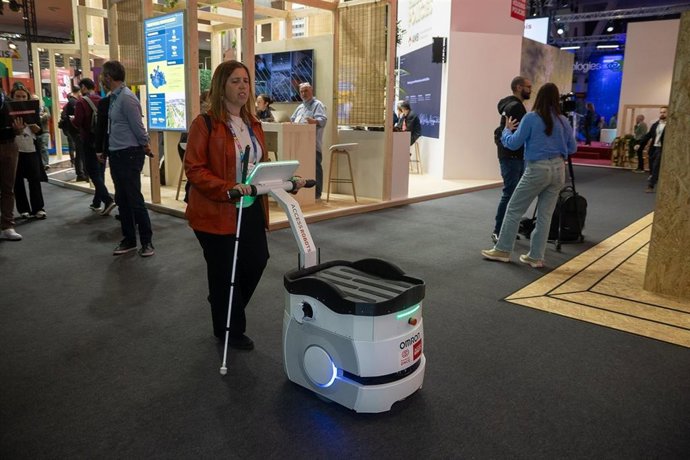 Fundación ONCE presenta al robot de asistencia a personas con discapacidad 'AccessRobots' en Fira de Barcelona