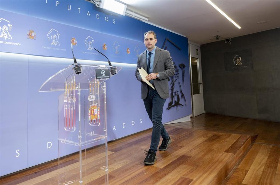 Archivo - El coordinador de IU Andalucía y diputado de Sumar en el Congreso, Toni Valero, a su llegada a una rueda de prensa, en el Congreso de los Diputados, a 13 de febrero de 2024, en Madrid (España). (Foto de archivo).