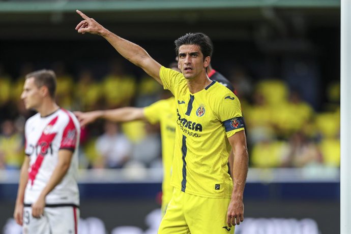 Gerard Moreno of Villarreal CF gestures during the Spanish league, LaLiga EA Sports, football match played between Villarreal CF and Rayo Vallecano at La Ceramica stadium on November 1, 2025, in Villarreal, Spain.