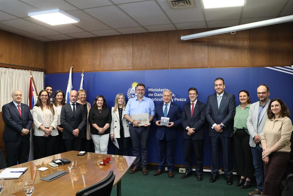 El presidente de la Diputación de Lugo, José Tomé, en Montevideo (Uruguay)