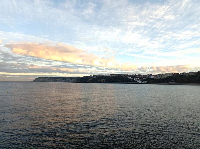 Nubes y claros sobre Getxo (Bizkaia)