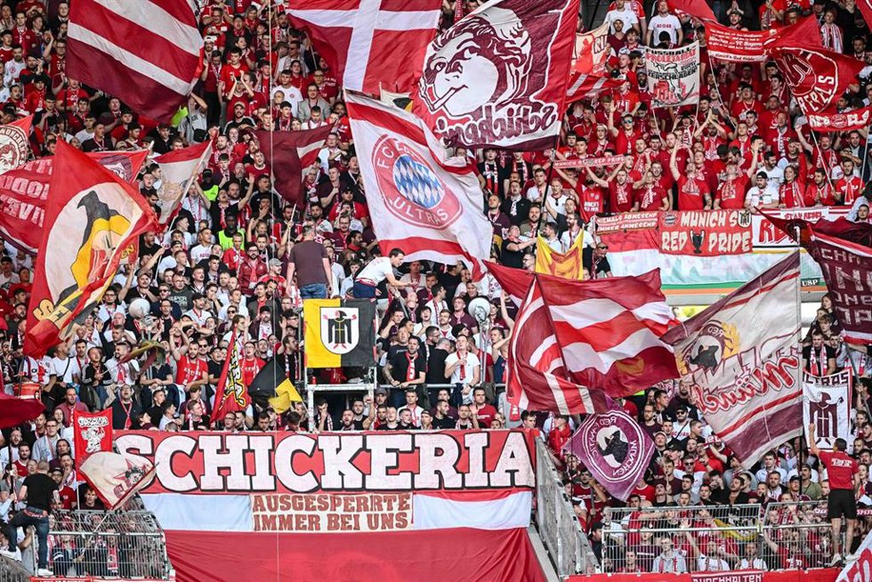 Archivo - Imagen de aficionados del Bayern durante un partido de la Bundesliga