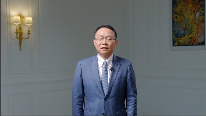 David Wang, Huawei's Executive Director of the Board, delivers a speech at Huawei Connect Europe