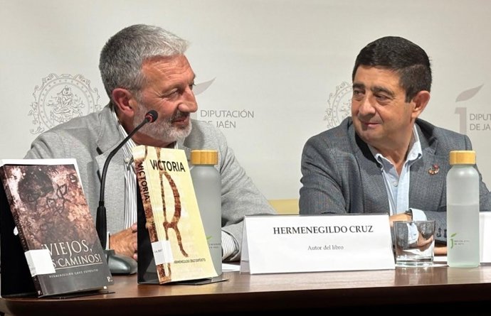 El presidente de la Diputación de Jaén, Paco Reyes, en la presentación del libro 'Victoria'.