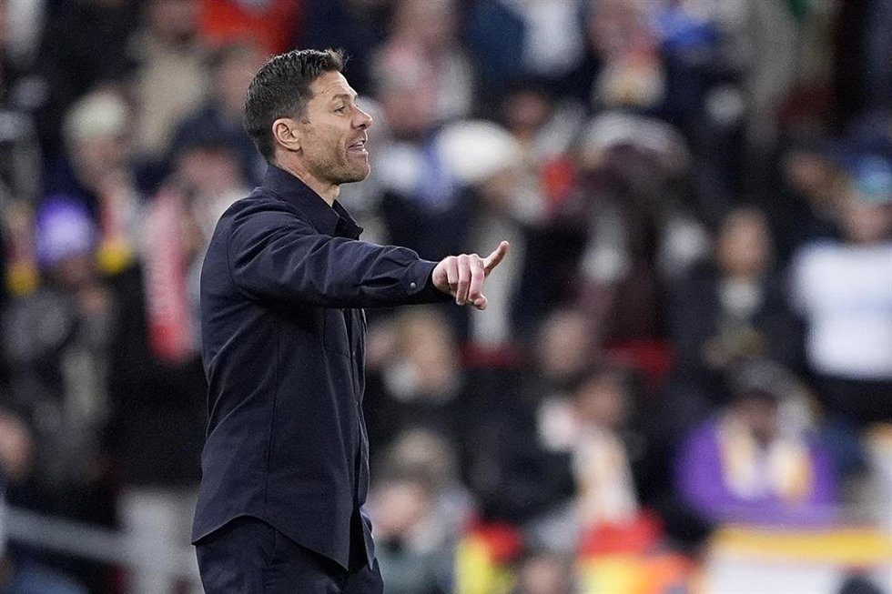 Xabi Alonso da instrucciones durante el Liverpool FC-Real Madrid de la Liga de Campeones 2025-2026