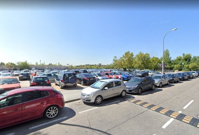 Archivo - Parking disuasorio de Aviación Española, en Latina