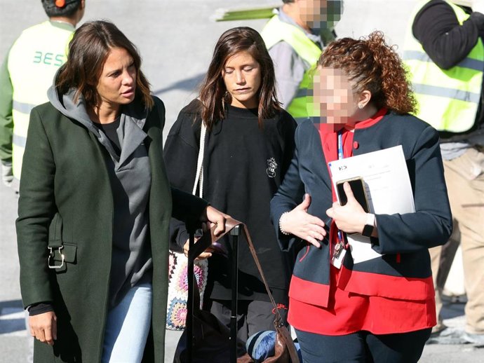 Jessica Bueno y Miri Pérez salen del hospital, a 04 de noviembre de 2025, en Madrid (España).