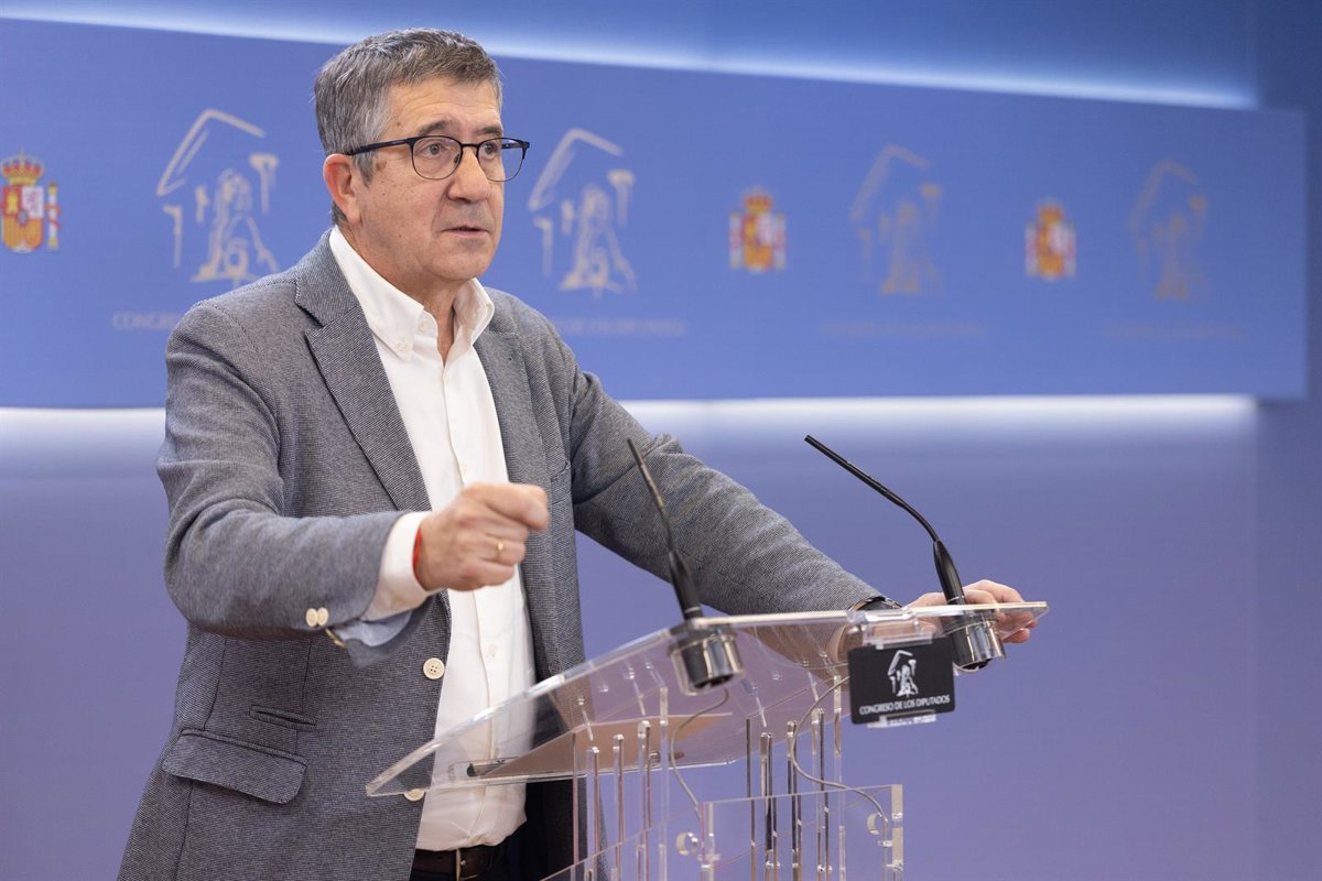 López afirma que el juicio al Fiscal General es un estrambote y que no hay indicios para abrir causa contra Torres