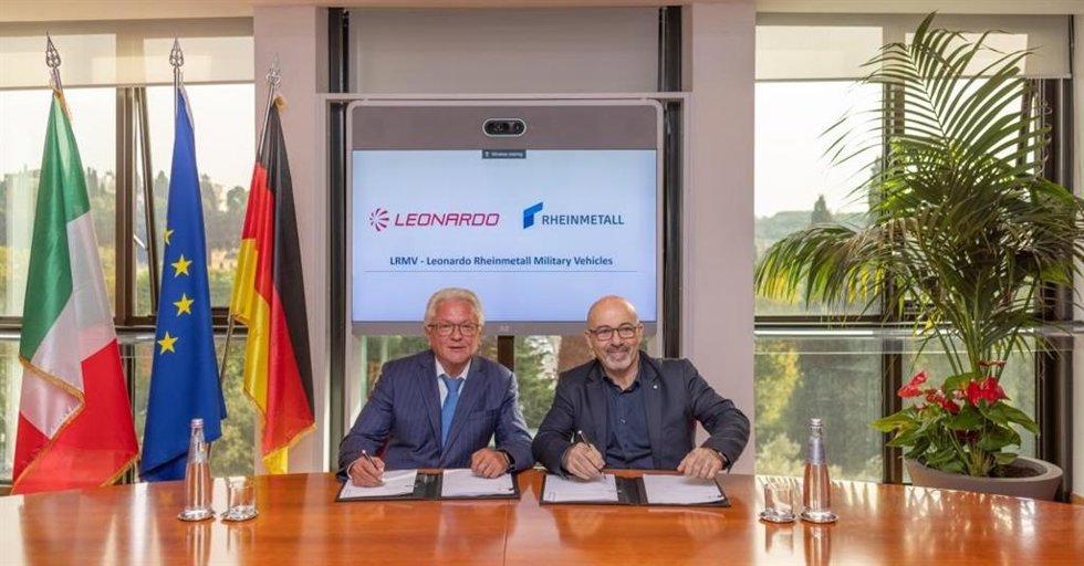 (I-D) El Consejero Delegado De Rheinmetall, Armin Papperger, Y El Consejero Delegado De Leonardo, Roberto Cingolani.