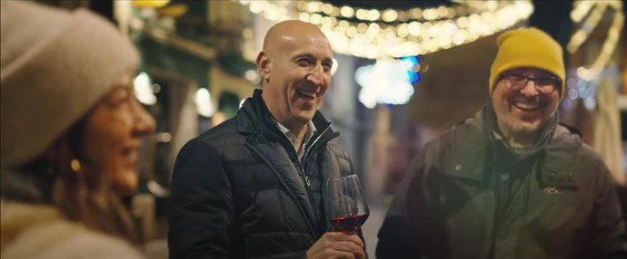 Archivo - Imagen de archivo del alcalde de León, José Antonio Diez, brindando por la Navidad de 2024.