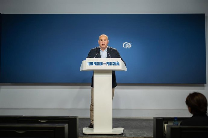 Archivo - Arquivo - O secretário-geral do Partido Popular, Miguel Tellado, dá uma coletiva de imprensa na sede do PP, em 4 de outubro de 2025, em Madri (Espanha).