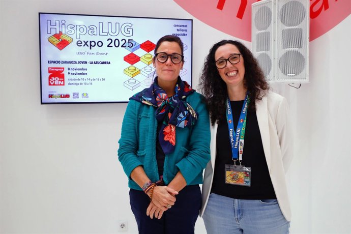 La concejal de Juventud del Ayuntamiento, Ruth Bravo, acompañada por la presidenta de la Asociación HispaLug Expo 2025, Neus Martínez