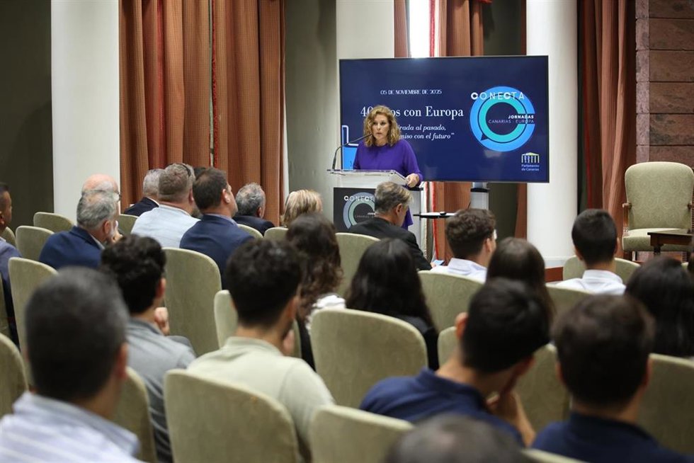 La presidenta del Parlamento de Canarias, Astrid Pérez, en la apertura de las jornadas 'Conecta Europa'