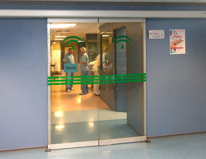 Archivo - Sanitarios andaluces.