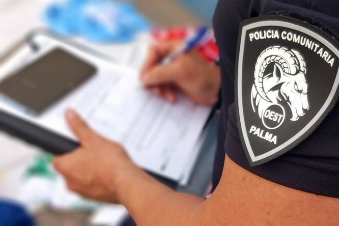 Detalle del uniforme de un agente de la Policía Local de Palma.