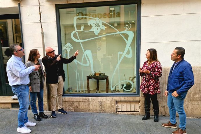 Los comercios de Teruel se transforman en la Semana Modernista.