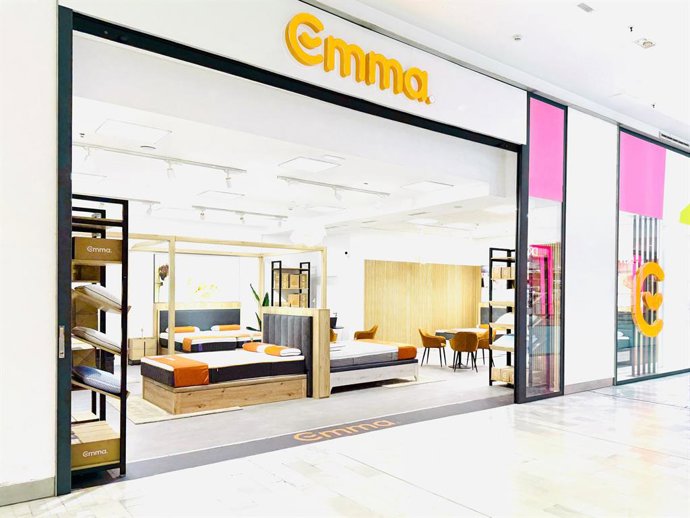 Los Arcos refuerza su oferta comercial con la apertura de Emma Colchones, Maison de Roses y Amaloa