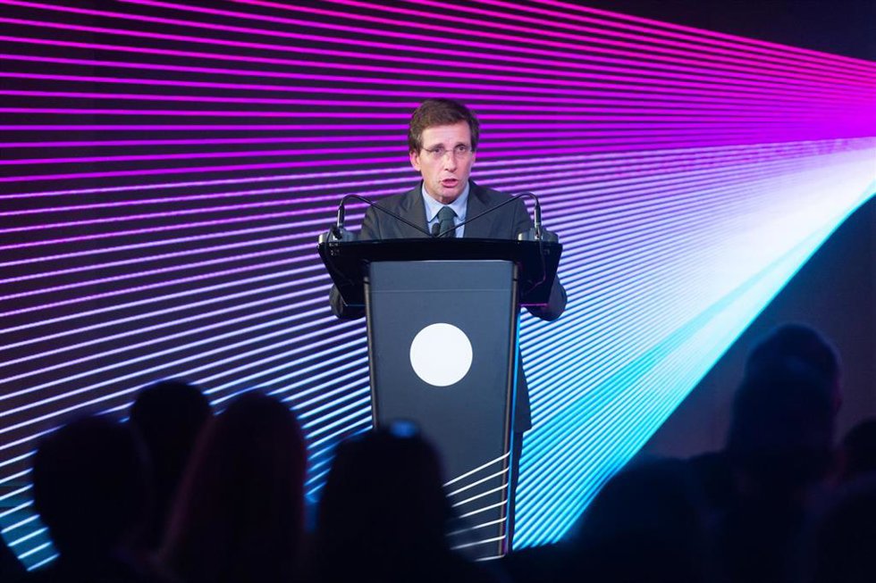 El alcalde de Madrid, José Luis Martínez-Almeida, interviene durante el coloquio 'Las ciudades inteligentes del futuro' en el Congreso Futuro Iberoamericano, en Casa América