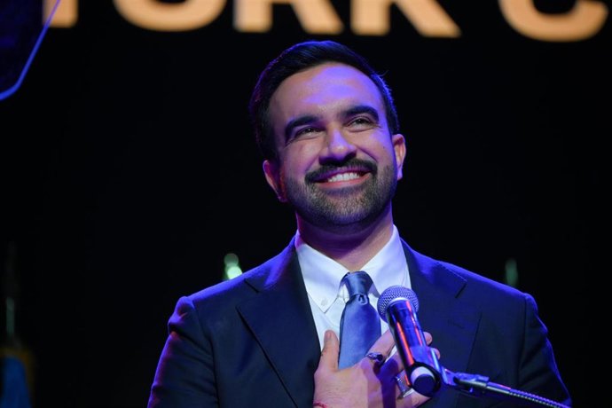 05 November 2025, US, New York: Mayor-elect Zohran Mamdani delivers a speech on stage at the Brooklyn Paramount Theatre following his victory in the New York City mayoral race. Photo: Liri Agami/ZUMA Press Wire/dpa