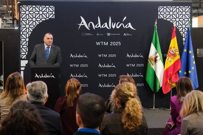 El consejero de Turismo y Andalucía Exterior, Arturo Bernal, durante la World Travel Market.