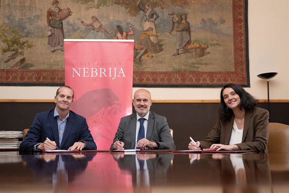 Firma de convenio entre la Universidad Nebrija y Ecoembres