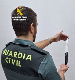 Ganivet amb el qual el detingut suposadament va amenaçar al responsable de la farmàcia