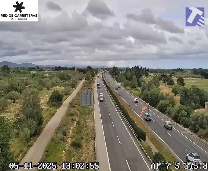 AP-7 en L'Aldea tras el incendio de un camión