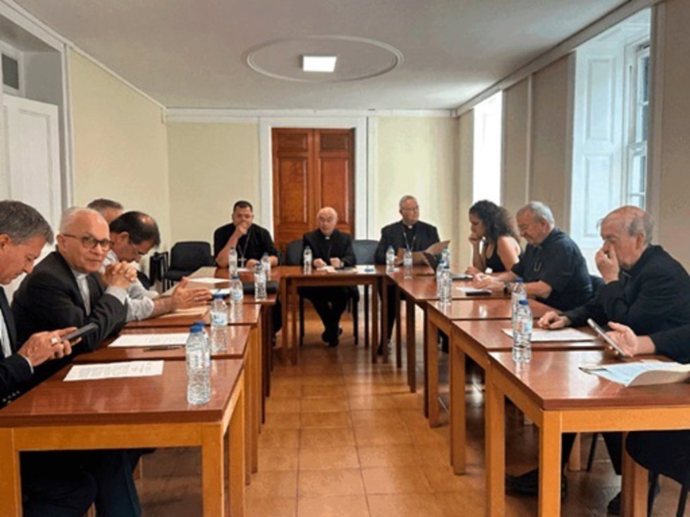 Archivo - Los obispos de las Comisiones para las Comunicaciones sociales de las Conferencias episcopales de Portugal y España, reunidos en Funchal (Madeira).