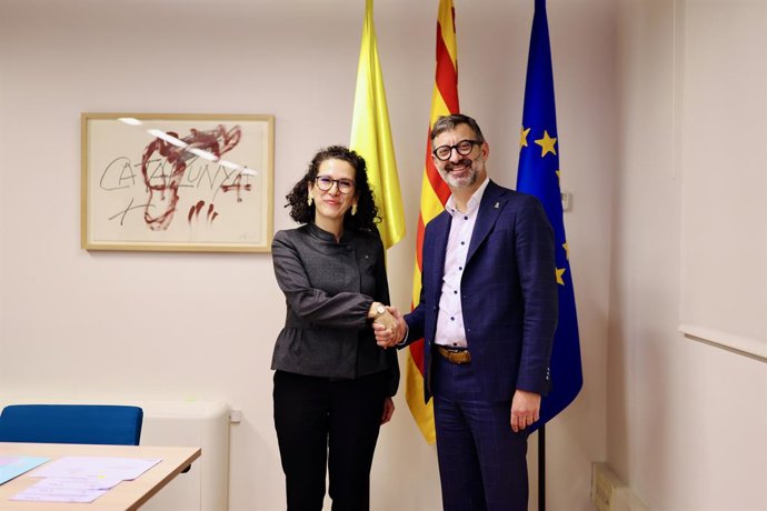 Clelia Colombo i Jan Smedts, en la signatura del Programa de Cooperació