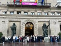 Minuto de silencio por el crimen machista en Zaragoza: "Tenemos reflexionar sobre qué se está haciendo mal"