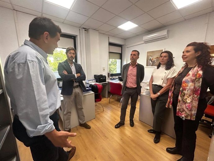 El delegado de Justicia visita el Sempa y destaca que permite resolver en un mes casos que en los tribunales tardarían un año.